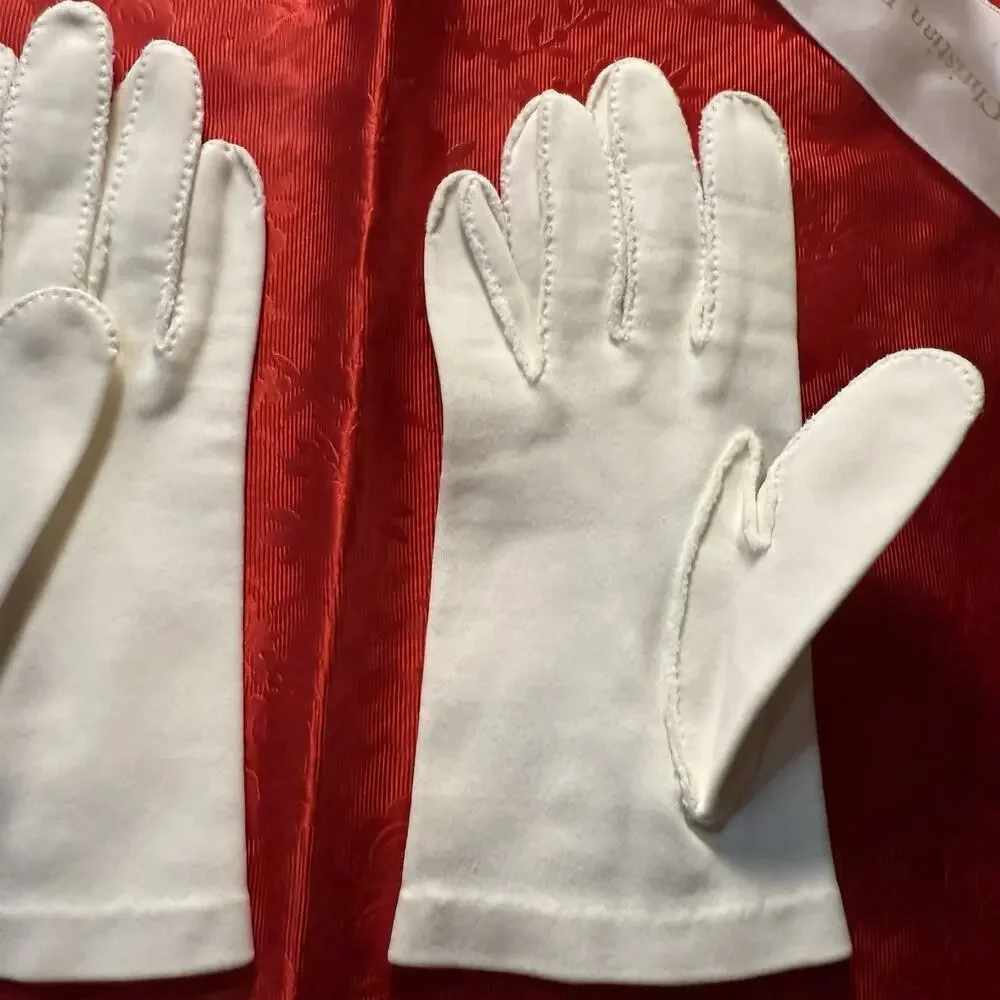 Vintage Hand Stitched Cream White Gloves Mother Of Pearl Buttons Size Petite XS
